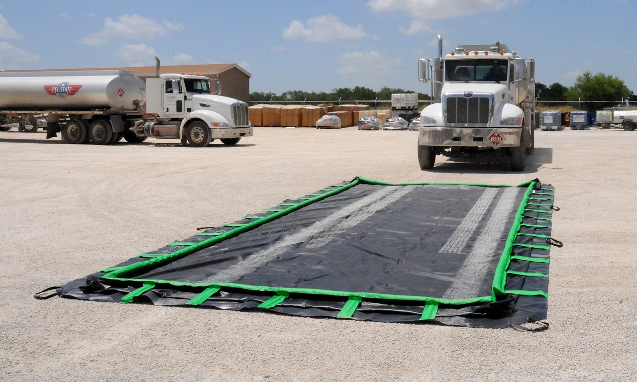 Ultratech UT-8714 12' x 60' x 12 Inch - Ultra-Containment Berm Rapid ...